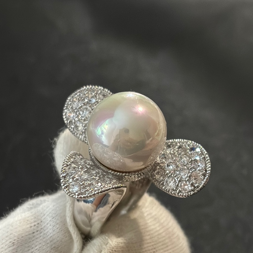 Gorgeous large faux pearl , zirconia flower silver ring size 7.5